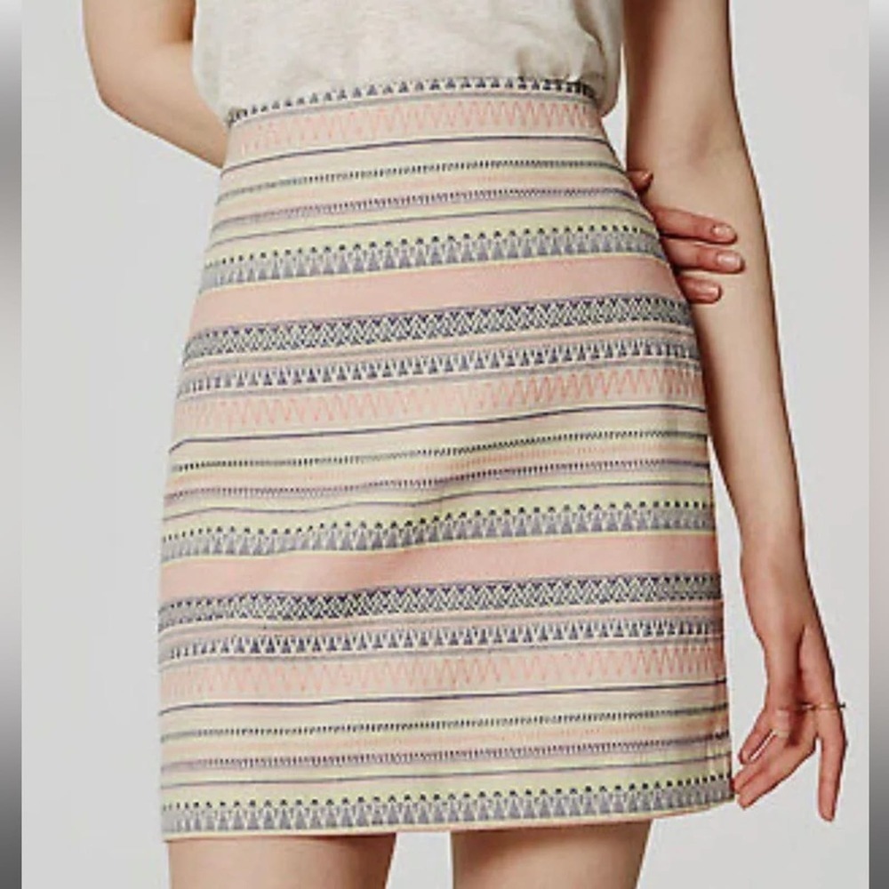 Ann Taylor LOFT Shift Pencil Skirt Pastel Aztec Stripe Design‎ Size 12